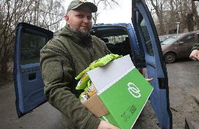 Latvian volunteers deliver humanitarian aid to hospital in Dnipro