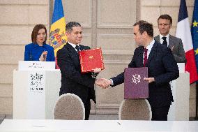 President Macron And Moldova's President Sandu Press Conference - Paris