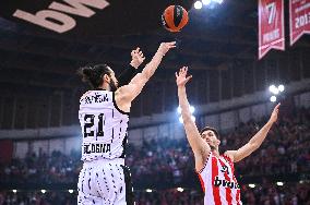 Olympiacos Piraeus v Virtus Segafredo Bologna - Turkish Airlines EuroLeague