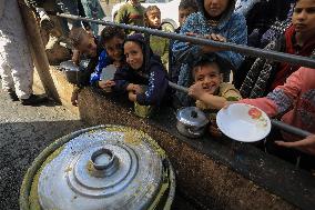 Children Face Starvation As Supplies Run Out - Gaza