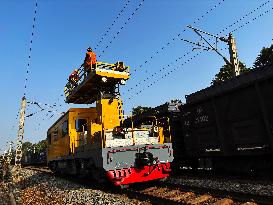 Overhead Contact Line Equipment Maintenance in Jiujiang