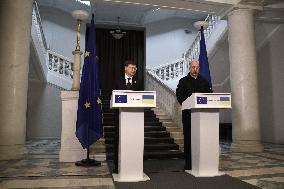 Denys Shmyhal and Valdis Dombrovskis hold joint briefing in Kyiv