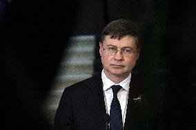 Denys Shmyhal and Valdis Dombrovskis hold joint briefing in Kyiv