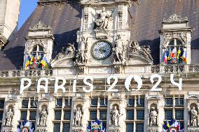 Paris 2024 Symbols On City Hall - Paris