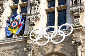 Paris 2024 Symbols On City Hall - Paris