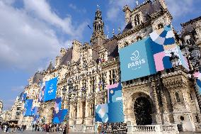 Paris 2024 Symbols On City Hall - Paris