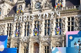 Paris 2024 Symbols On City Hall - Paris