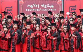 CHINA-CHONGQING-GROUP WEDDING (CN)