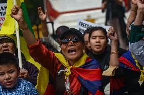 Hundreds Of Tibetans March On New Delhi