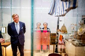 King Willem-Alexander Visits National Holocaust Museum - Amsterdam