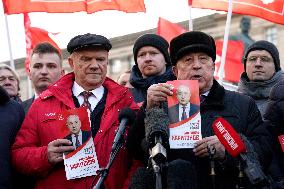 Communist Reds in town rally - Moscow