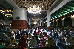 The First Tarawih Prayer In Indonesia