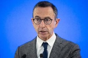Les Republicains RIP on Immigration Press Conference - Paris