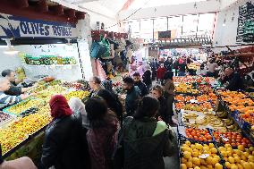 A Vegetable And Fruit Market (Ramadan 2024 In Algeria)