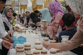 Indonesian Muslims Celebrate The First Day Of Ramadan
