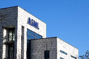 Dutch Government Tries To Stop ASML From Moving Out