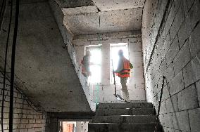 Residential building destroyed by Russian shelling undergoes restoration in Zaporizhzhia