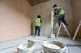 Residential building destroyed by Russian shelling undergoes restoration in Zaporizhzhia