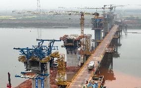Xiuhe Extra large Bridge Under Construction in Jiujiang