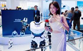 Haier' AI Humanoid Home Robots Performance at AWE2024 in Shanghai