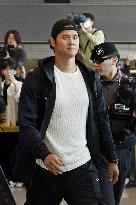 Ohtani arrives in S. Korea for season-opening series