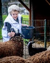 Princess Beatrix Working On A City Farm - Utrecht