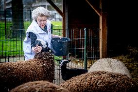 Princess Beatrix Working On A City Farm - Utrecht