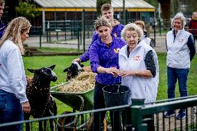 Princess Beatrix Working On A City Farm - Utrecht
