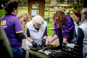 Princess Beatrix Working On A City Farm - Utrecht