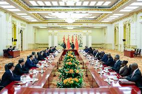 CHINA-BEIJING-LI QIANG-ANGOLA-PRESIDENT-MEETING (CN)