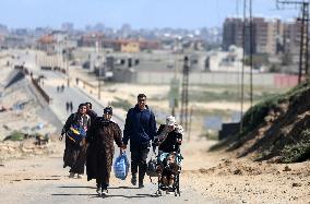 Palestinians Seek Refuge in South Gaza Amid Escalating Conflict