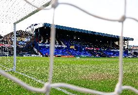 Oldham Athletic v Chesterfield - Vanarama National League