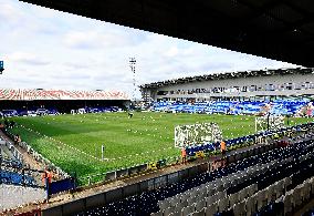 Oldham Athletic v Chesterfield - Vanarama National League