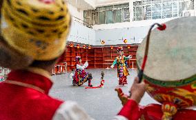 Xinhua Headlines: The renaissance of centuries-old Tibetan opera