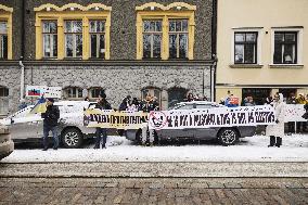 Voters outside Russian Embassy in Helsinki