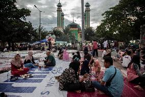 Daily Life During Ramadan In Indonesia