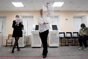 Presidential election counting ballots - Moscow