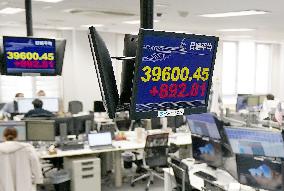Nikkei regains 39,000