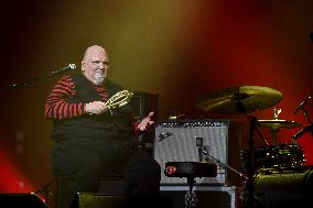 Popa Chubby Performs Live - Paris