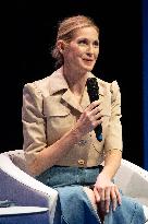 Kelly Rutherford Attends A Masterclass - Lille