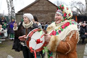 Shrovetide celebrated in Pyrohiv Open Air Museum