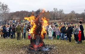 Shrovetide celebrated in Pyrohiv Open Air Museum