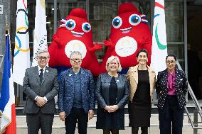 Ministry of Labour welcomes the Olympic and Paralympic Flag Tour - Paris