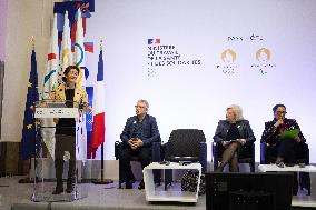 Ministry of Labour welcomes the Olympic and Paralympic Flag Tour - Paris