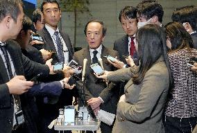 Japan PM, BOJ chief meeting