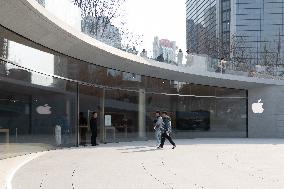 The World's Second Largest Apple Flagship Store in Shanghai