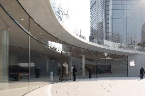 The World's Second Largest Apple Flagship Store in Shanghai