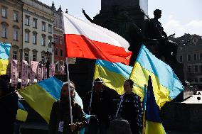 Ukrainians Demonstrate In Poland