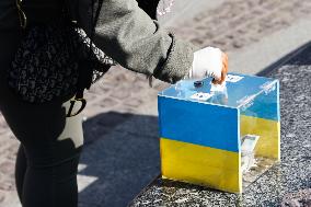 Ukrainians Demonstrate In Poland