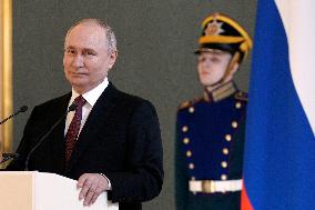 Putin meets with his election agents - Moscow